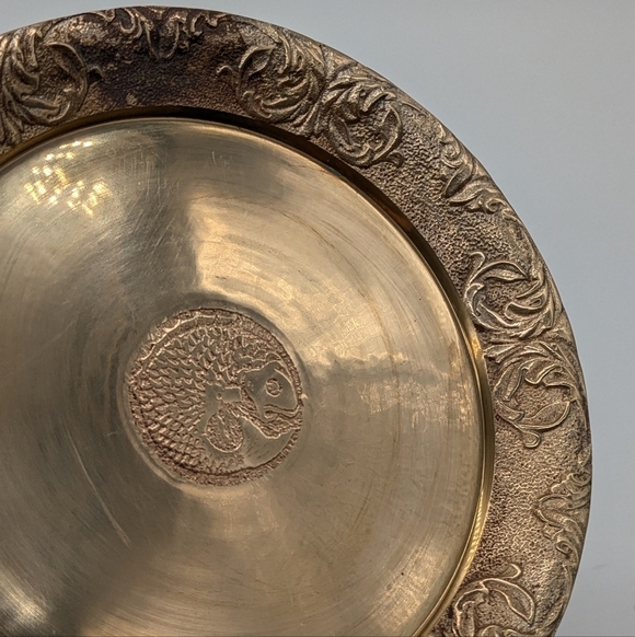 Vintage brass decorative plate with fish design - Picture 4 of 6